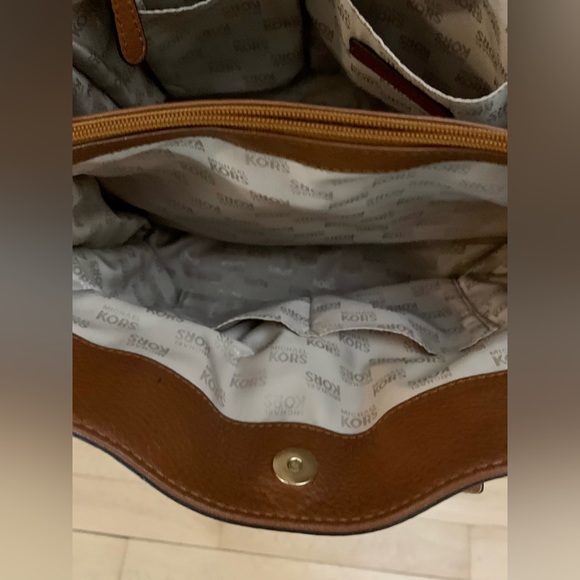 Michael Kors Handbag with Charm - Picture 7 of 12